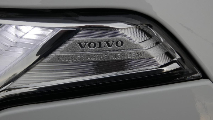 Volvo XC90 B5 AWD Momentum PRO 7 MÍST na operativní leasing