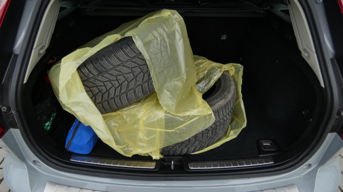 Volvo V60 B4 benzin Plus Dark DCT na operativní leasing