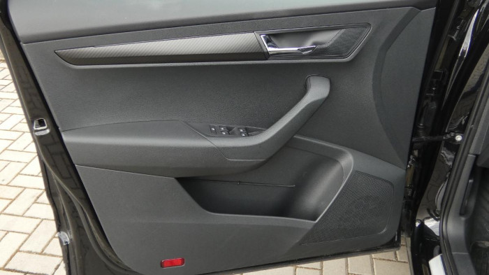 Škoda Karoq 1,5 TSI DSG Sportline na operativní leasing
