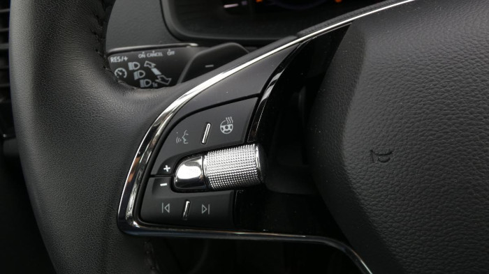 Škoda Karoq 1,5 TSI DSG Style na operativní leasing