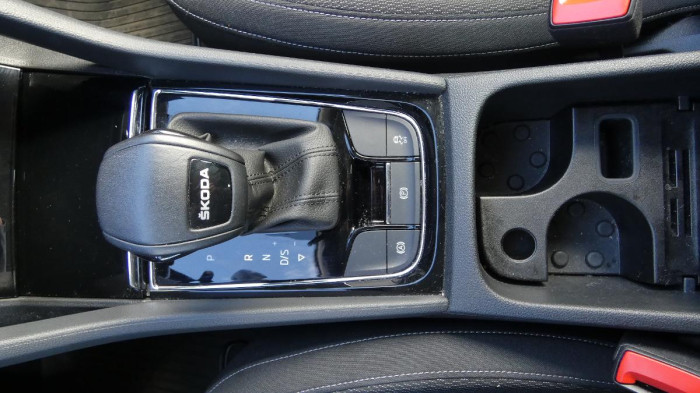 Škoda Karoq 1,5 TSI Ambition DSG na operativní leasing