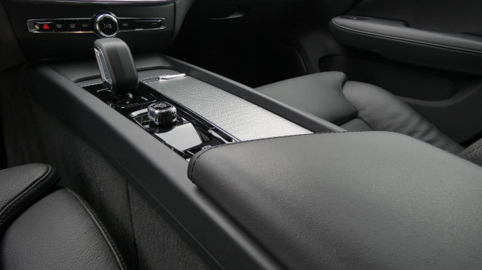 Volvo V60 B4 benzin Plus Dark DCT na operativní leasing