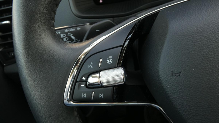 Škoda Karoq 1,5 TSI DSG Style na operativní leasing