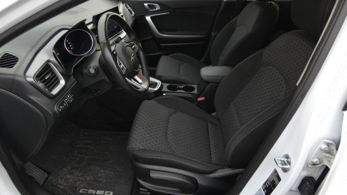 Kia Ceed 1.5 T-GDI 118kW Exclusive Auto na operativní leasing