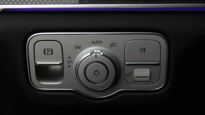 Volvo XC40 B3 PLUS DARK DCT na operativní leasing