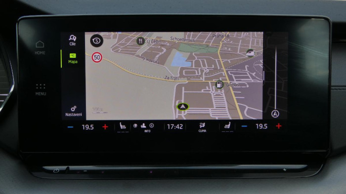 Volvo XC40 B3 PLUS DARK DCT na operativní leasing