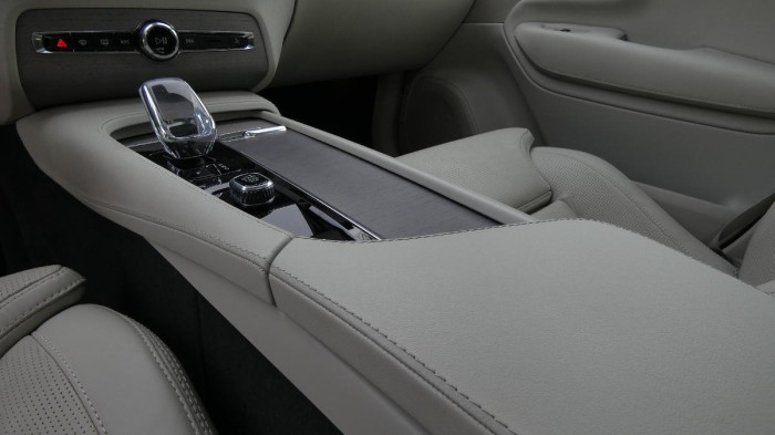 Volvo XC90 B5 AWD Plus Bright 7 míst na operativní leasing