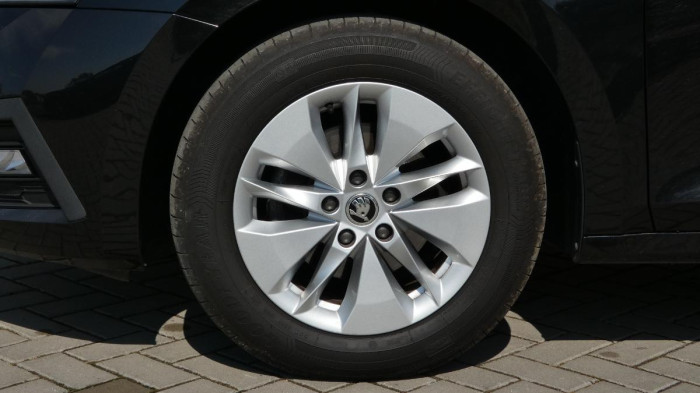 Volvo XC40 B3 PLUS DARK DCT na operativní leasing