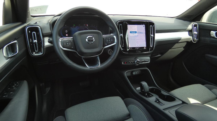 Volvo XC40 B3 mHEV Core aut. na operativní leasing