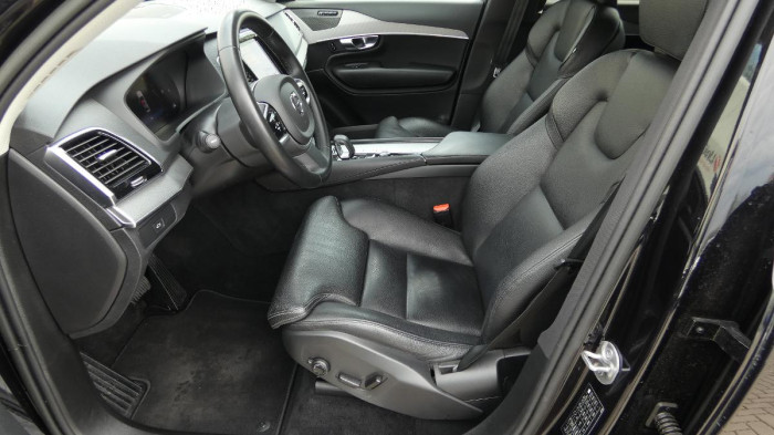 Volvo XC90 B5 AWD Core na operativní leasing