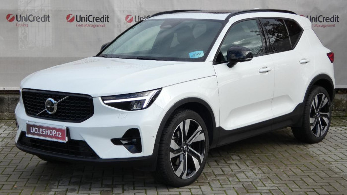 Volvo XC40 B4 AWD Ultimate Dark na operativní leasing