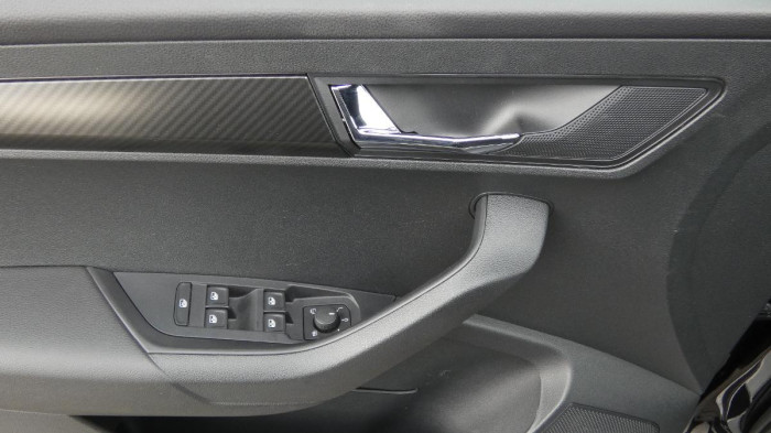 Škoda Karoq 1,5 TSI DSG Sportline na operativní leasing