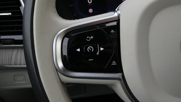 Volvo XC90 B5 AWD Plus Bright 7 míst na operativní leasing