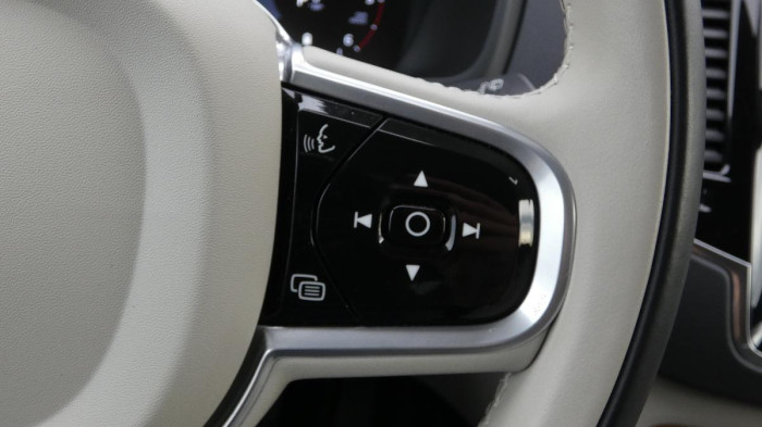 Volvo XC90 B5 AWD Momentum PRO 7 MÍST na operativní leasing