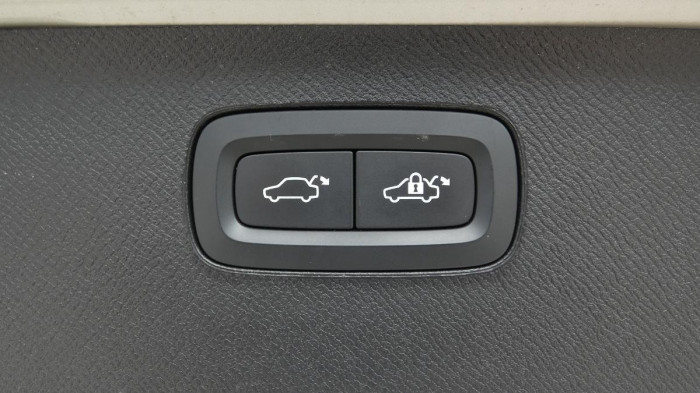 Volvo XC90 B6 AWD INSCRIPTION na operativní leasing