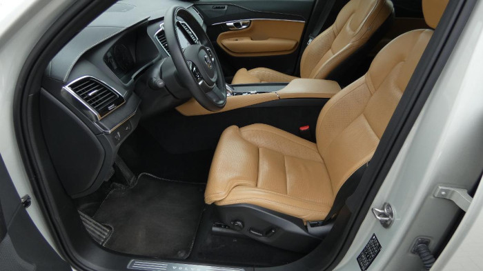 Volvo XC90 B6 AWD INSCRIPTION na operativní leasing