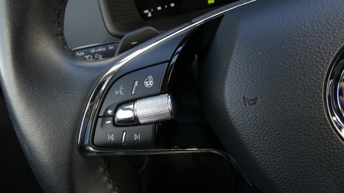 Škoda Karoq 1,5 TSI Ambition DSG na operativní leasing