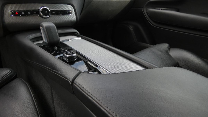 Volvo XC90 B5 AWD Core na operativní leasing