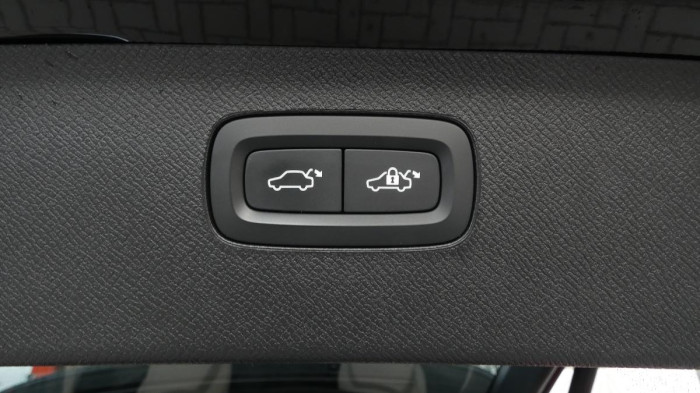 Volvo XC90 B5 AWD Plus Bright 7 míst na operativní leasing