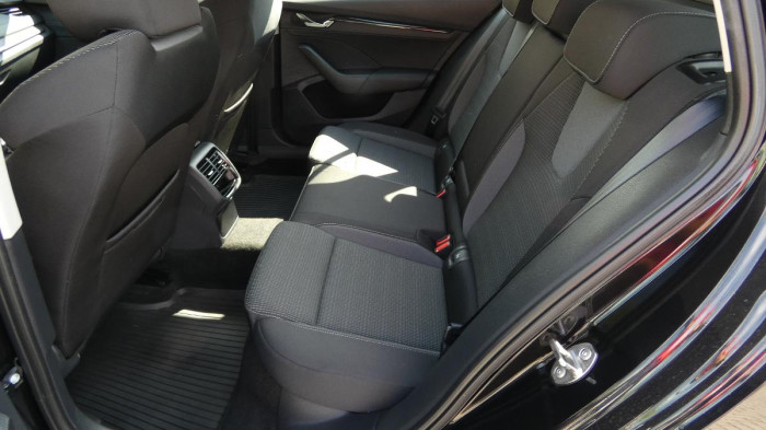 Volvo XC40 B3 PLUS DARK DCT na operativní leasing