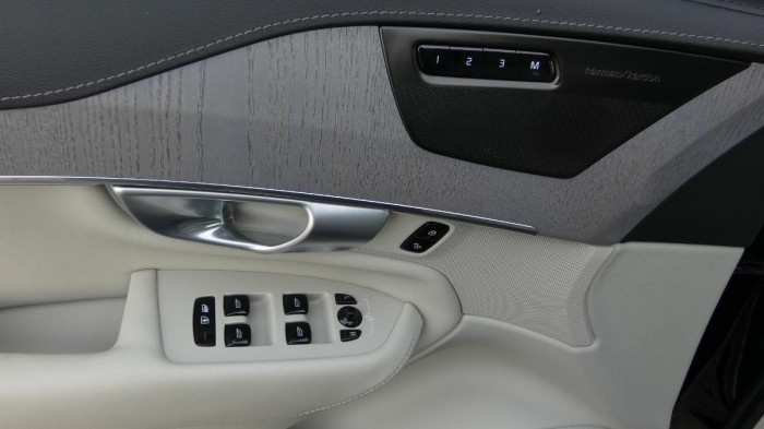 Volvo XC90 B5 AWD Plus Bright 7 míst na operativní leasing