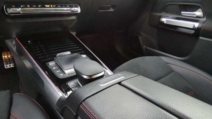 Mercedes-Benz GLB 35 4MATIC AMG na operativní leasing