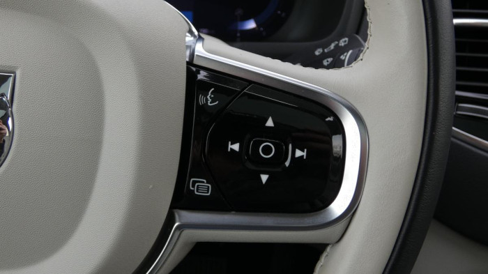 Volvo XC90 B5 AWD Plus Bright 7 míst na operativní leasing