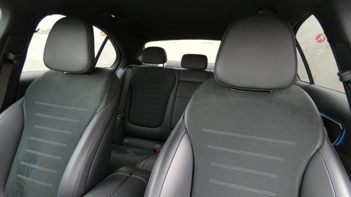 Mercedes-Benz Třídy C Sedan 300 4MATIC na operativní leasing