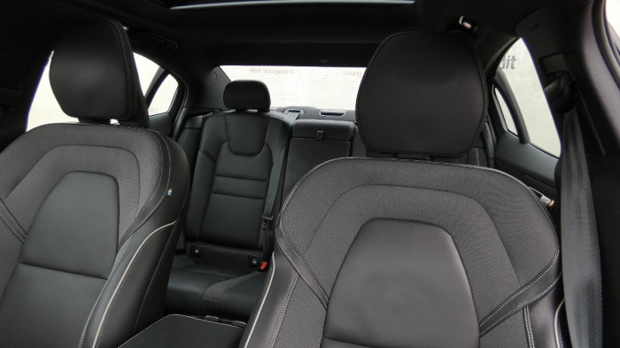 Volvo S60 B5 AWD Ultimate Dark na operativní leasing