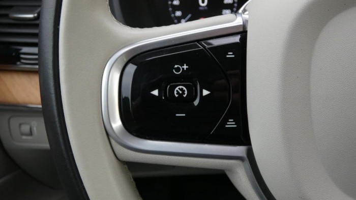 Volvo XC90 B5 AWD Momentum PRO 7 MÍST na operativní leasing