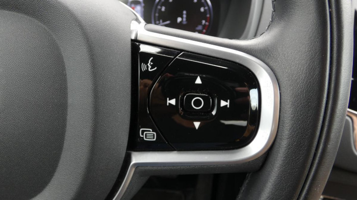 Volvo XC90 B6 AWD INSCRIPTION na operativní leasing