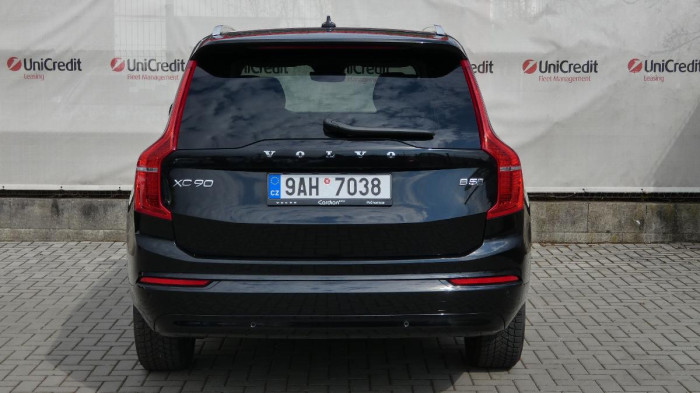 Volvo XC90 B5 AWD Core na operativní leasing
