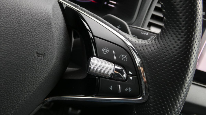 Škoda Karoq 1,5 TSI Sportline DSG na operativní leasing